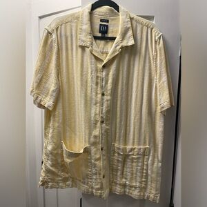Gap Mens Yellow Stripe Linen Short Sleeve Button Down.